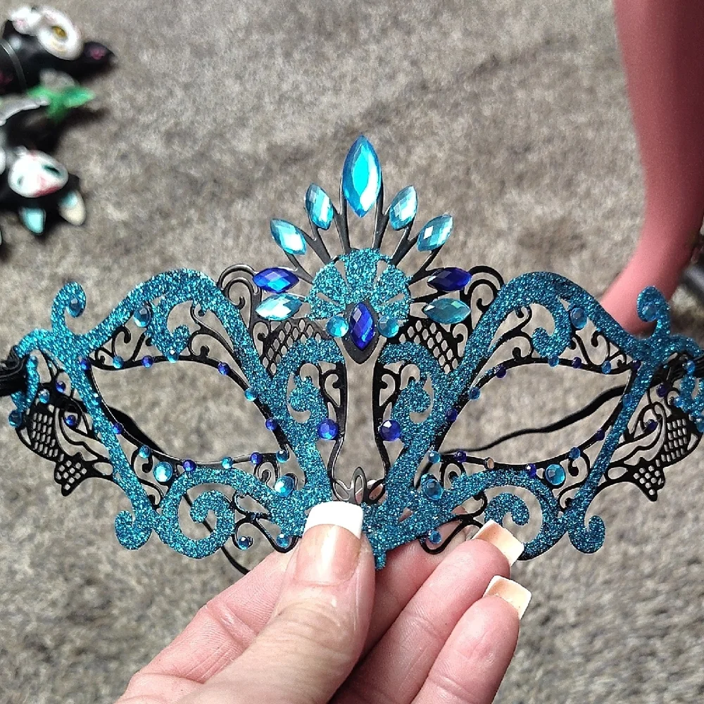 BEAUTIFUL SPARKLING TEAL GLITTER MASQUERADE MASK
